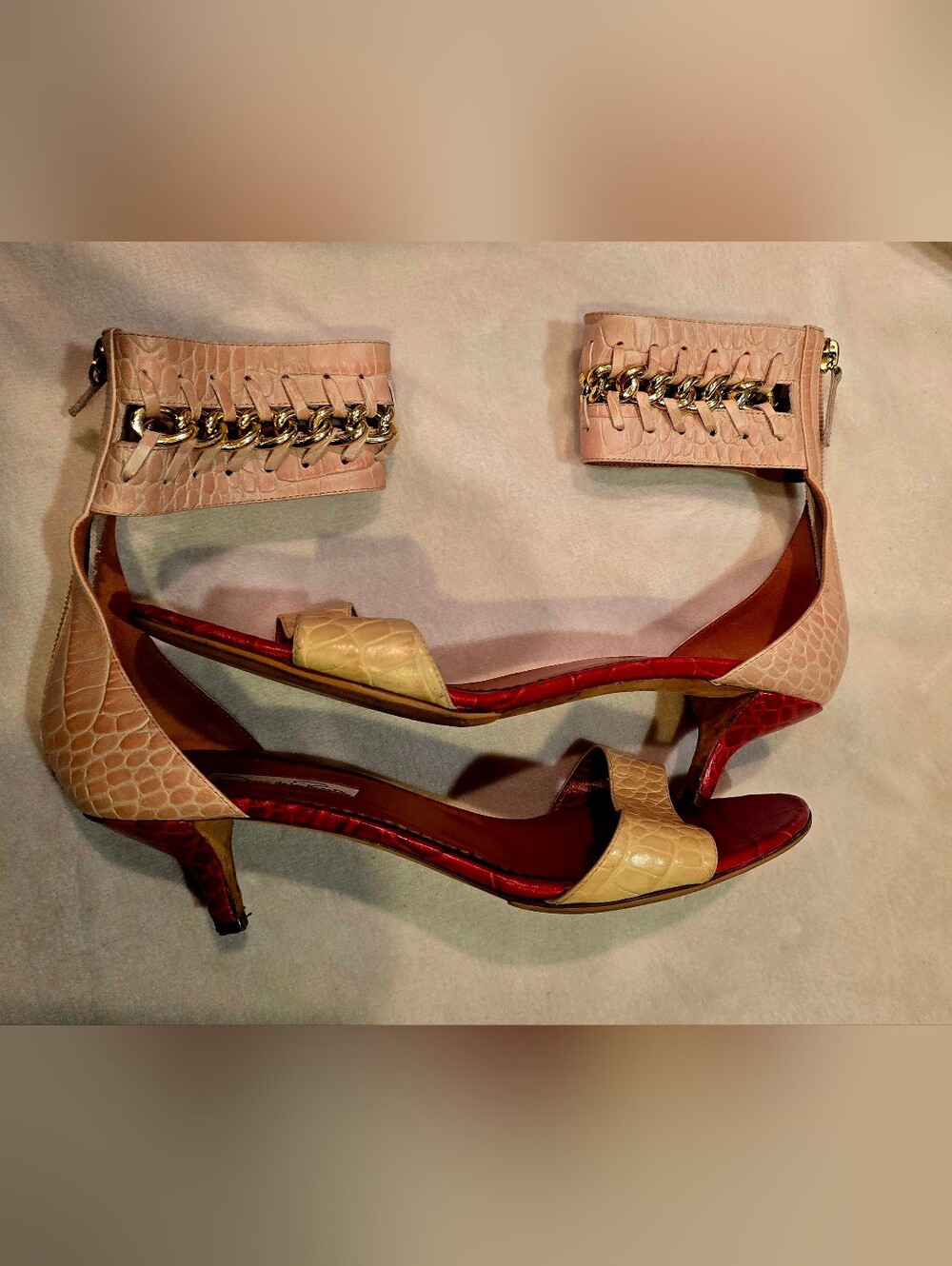 Oscar De La Renta Ankle-Strap Kitten Heel Sandals in Blush and Beige Leather 9